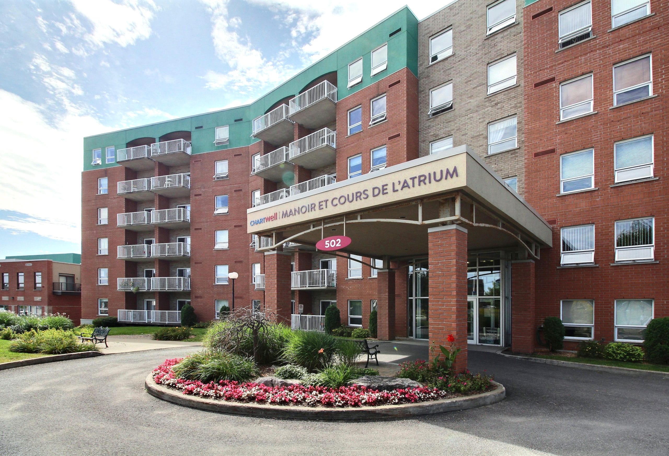 manoir et cours de latrium exterior 1 edited scaled