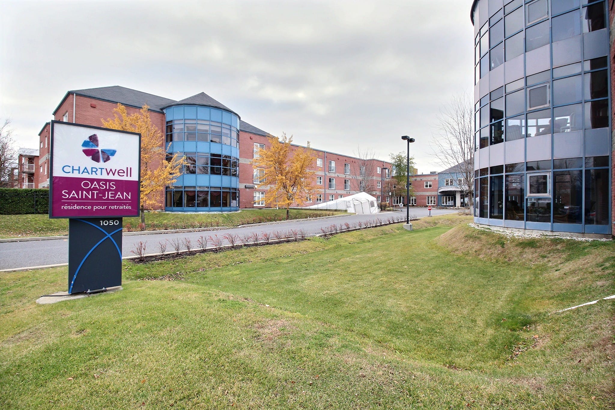 oasis st jean exterior 2