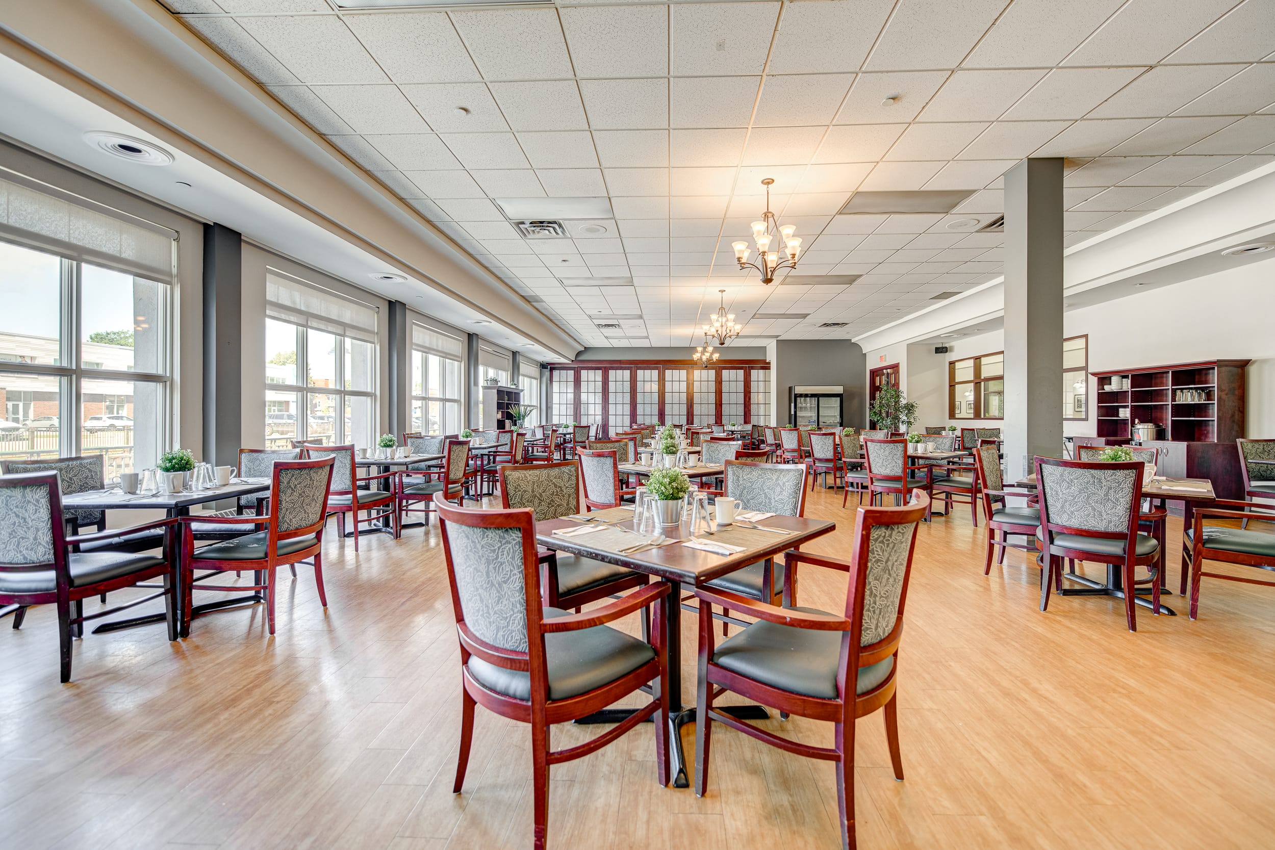 Jardins de la gare dining room 2