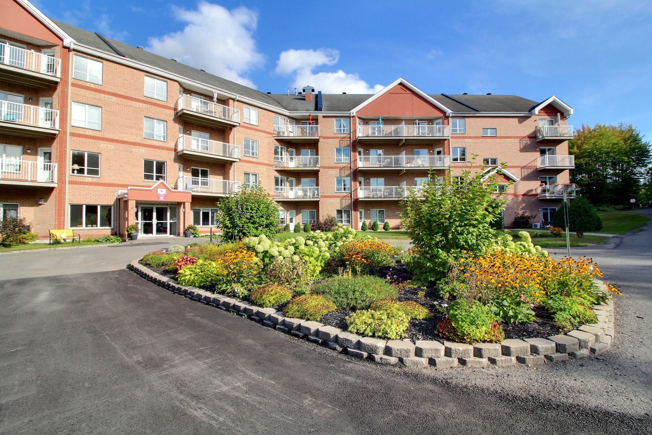 manoir st jerome exterior 07 scaled